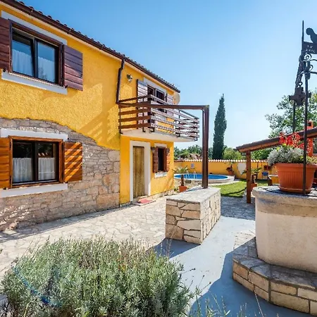 Holiday home Mit Privatpool Fuer 5 Personen Ca 60 Qm In Mali Vareski, Istrien Suedkueste Von Istrien