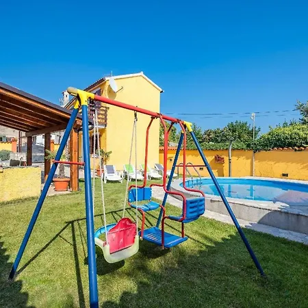 Mit Privatpool Fuer 5 Personen Ca 60 Qm In Mali Vareski, Istrien Suedkueste Von Istrien