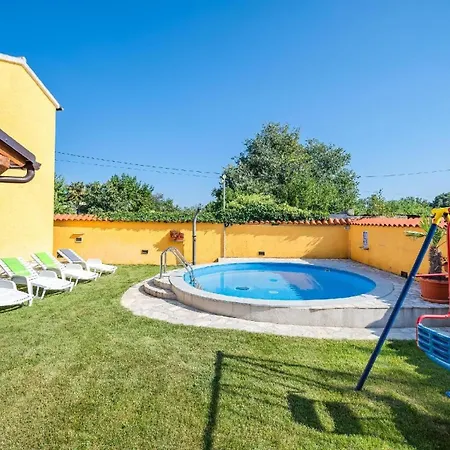 Mit Privatpool Fuer 5 Personen Ca 60 Qm In Mali Vareski, Istrien Suedkueste Von Istrien Holiday home Mali Vareski
