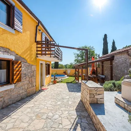 Holiday home Mit Privatpool Fuer 5 Personen Ca 60 Qm In Mali Vareski, Istrien Suedkueste Von Istrien *