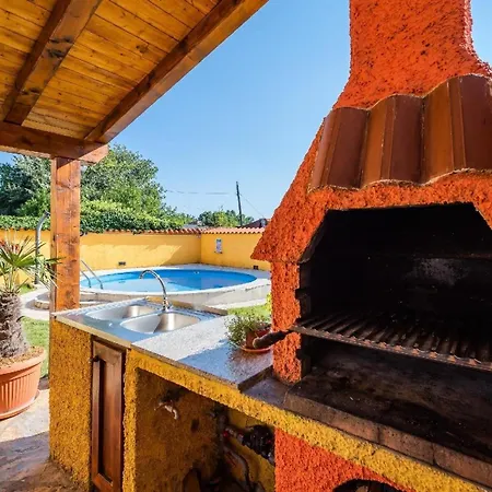 Mit Privatpool Fuer 5 Personen Ca 60 Qm In Mali Vareski, Istrien Suedkueste Von Istrien Holiday home *