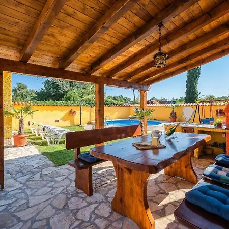 Mit Privatpool Fuer 5 Personen Ca 60 Qm In Mali Vareski, Istrien Suedkueste Von Istrien * Mali Vareski