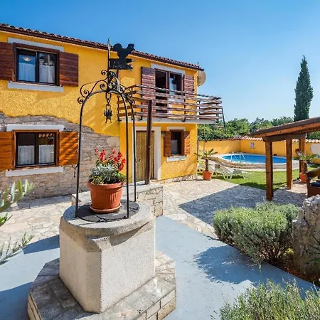 Mit Privatpool Fuer 5 Personen Ca 60 Qm In Mali Vareski, Istrien Suedkueste Von Istrien Holiday home *