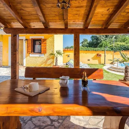 Holiday home Mit Privatpool Fuer 5 Personen Ca 60 Qm In Mali Vareski, Istrien Suedkueste Von Istrien