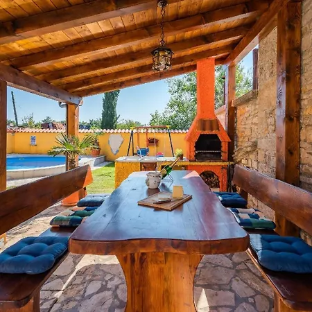 Mit Privatpool Fuer 5 Personen Ca 60 Qm In Mali Vareski, Istrien Suedkueste Von Istrien Holiday home