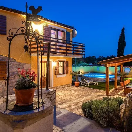 Mit Privatpool Fuer 5 Personen Ca 60 Qm In Mali Vareski, Istrien Suedkueste Von Istrien Holiday home