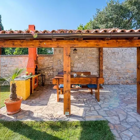 Mit Privatpool Fuer 5 Personen Ca 60 Qm In Mali Vareski, Istrien Suedkueste Von Istrien